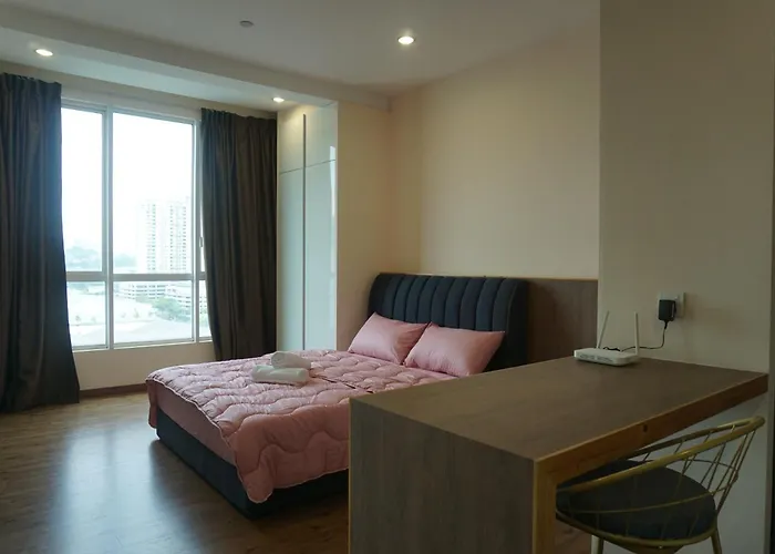 Happy House 2-4Pax, 2 Free Parking Upstairs Mall, Columbia Hospital, Tar University,Lrt Station,