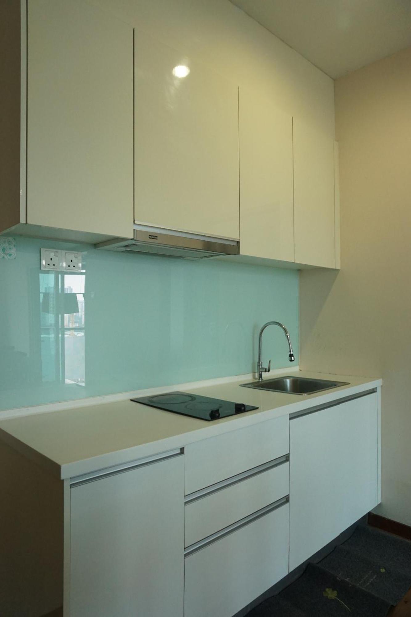 Happy House 2-4pax, 2 Free Parking Upstairs Mall, Columbia Hospital, Tar University,lrt Station, *