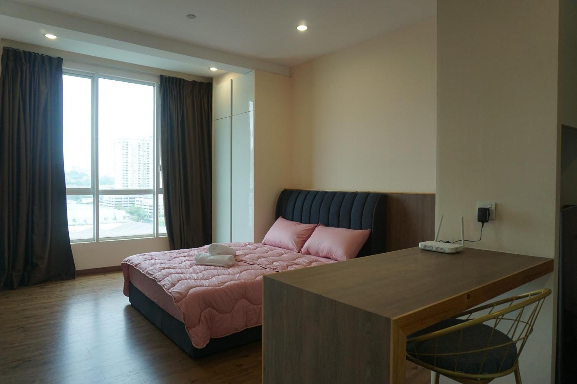 Apartment Happy House 2-4pax, 2 Free Parking Upstairs Mall, Columbia Hospital, Tar University,lrt Station, Kuala Lumpur